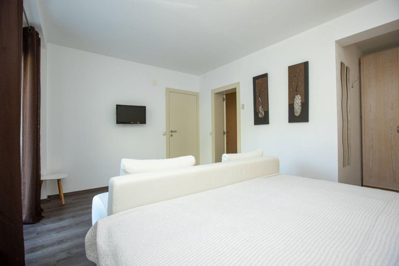 Apartments Mosor Omis Bagian luar foto