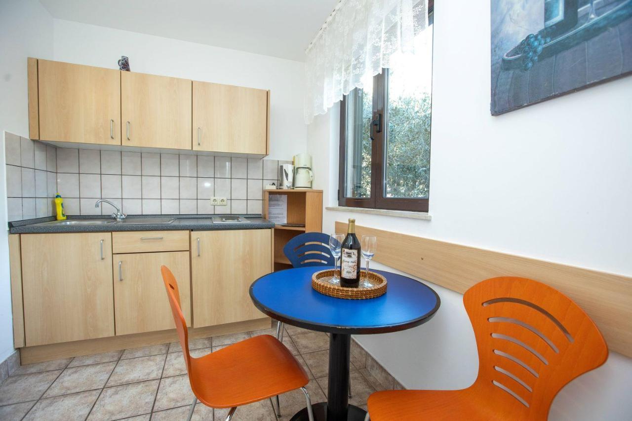 Apartments Mosor Omis Bagian luar foto