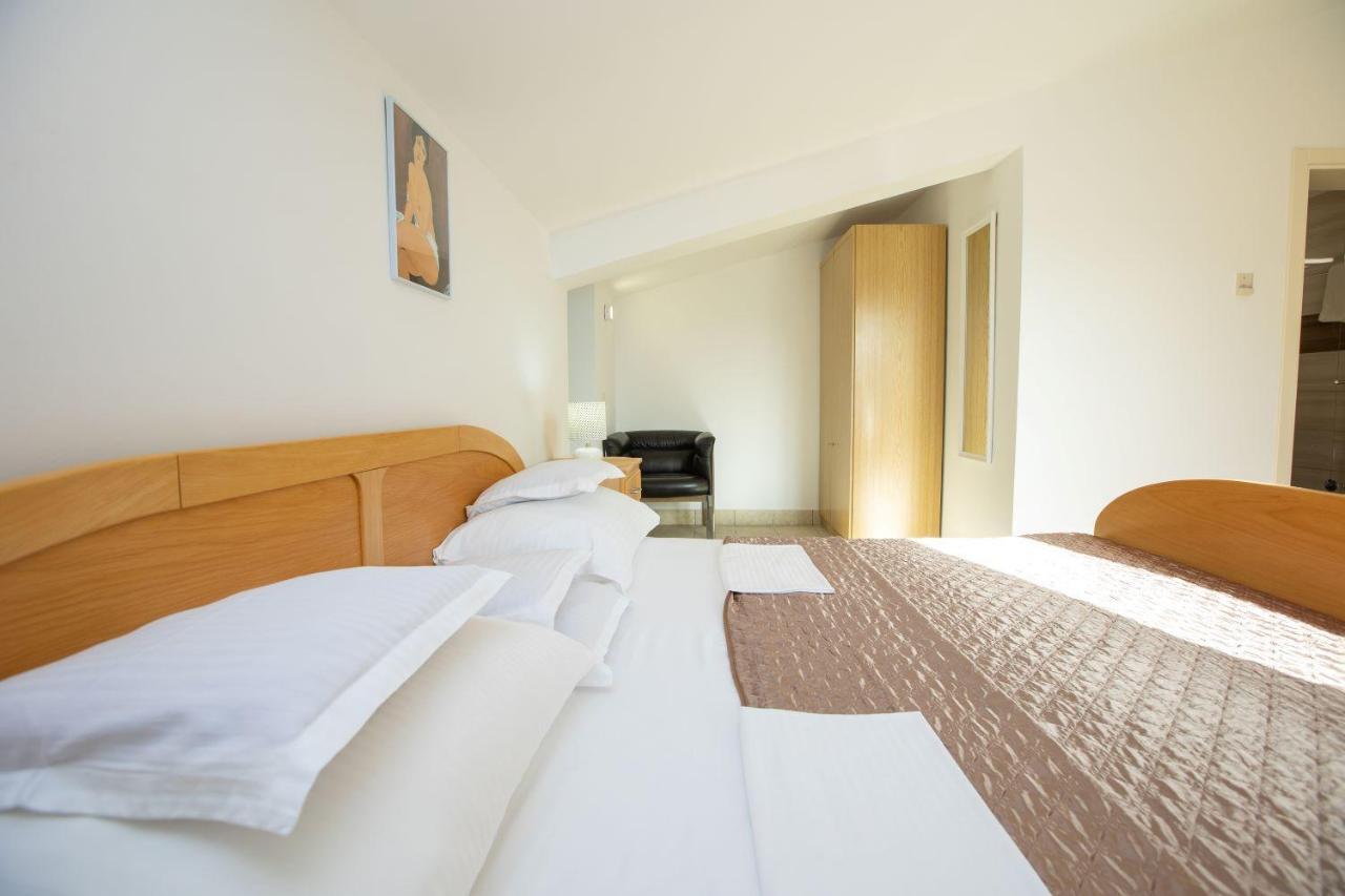 Apartments Mosor Omis Bagian luar foto