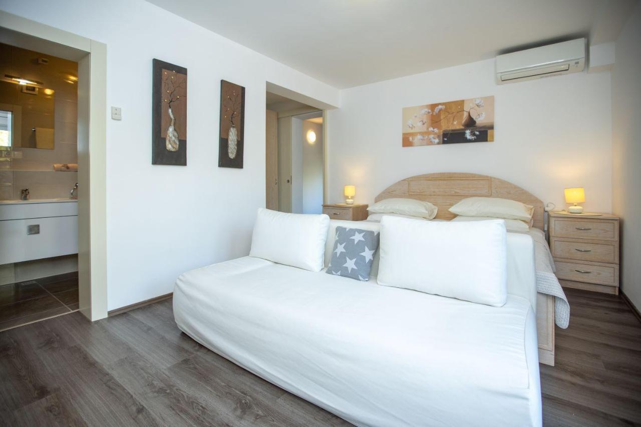 Apartments Mosor Omis Bagian luar foto