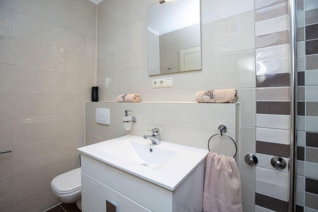 Apartments Mosor Omis Bagian luar foto