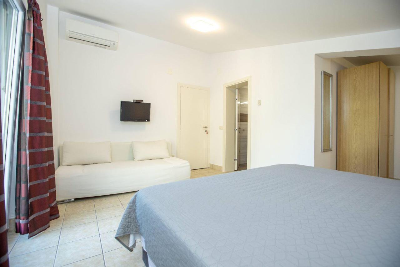 Apartments Mosor Omis Bagian luar foto