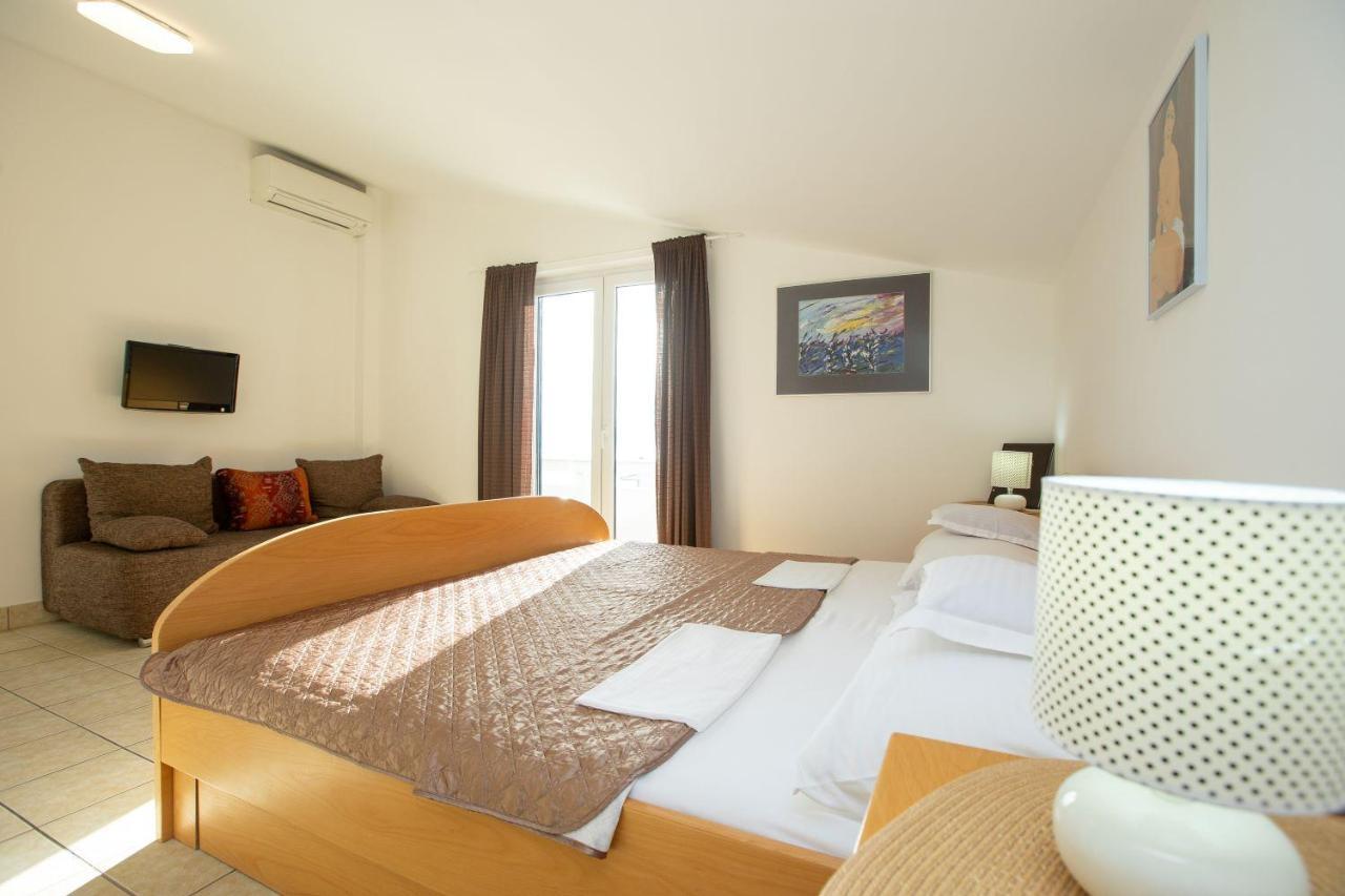 Apartments Mosor Omis Bagian luar foto